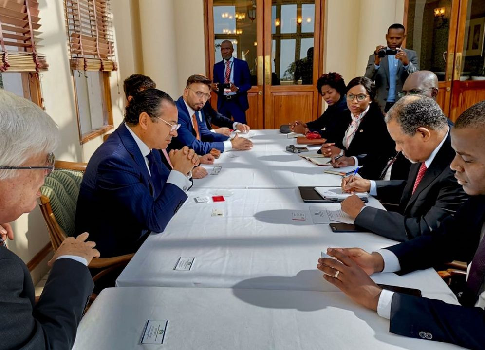 Chairman Kamel Ghribi; Joffre Van-Dúnem Junior Minister of trade, Republic of Angola.