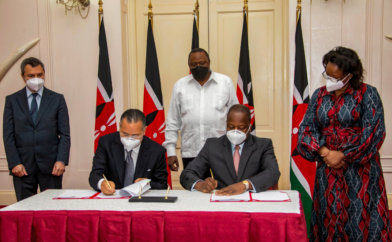 Chairman Kamel Ghribi; H.E. Uhuru Kenyatta, President of Kenya; H.E. Mutahi Kagwe, Minister of Health, Kenya.
