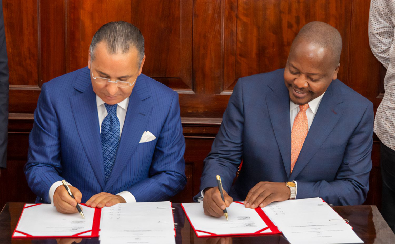 Chairman Kamel Ghribi with Mutahi Kagwe, Minister of Health of Kenya.