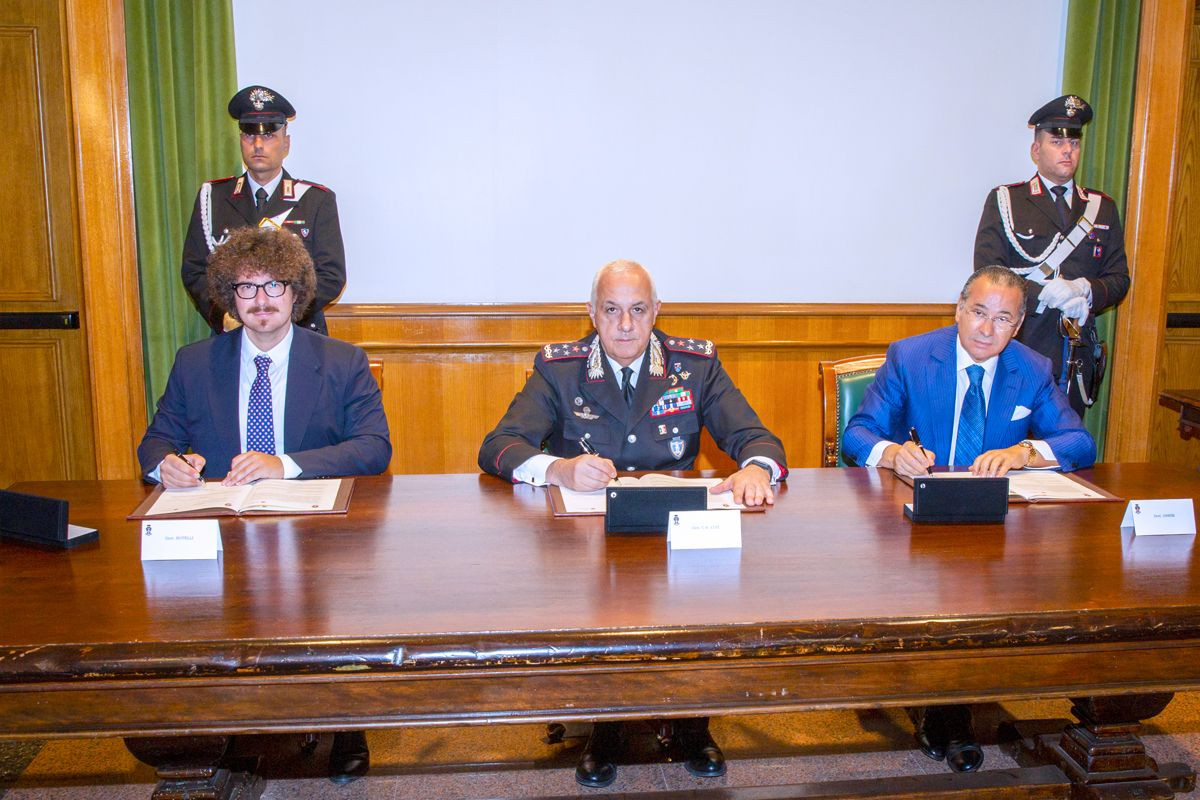 Chairman Kamel Ghribi with Honourable Teo Luzi, General Commander of the Carabinieri.