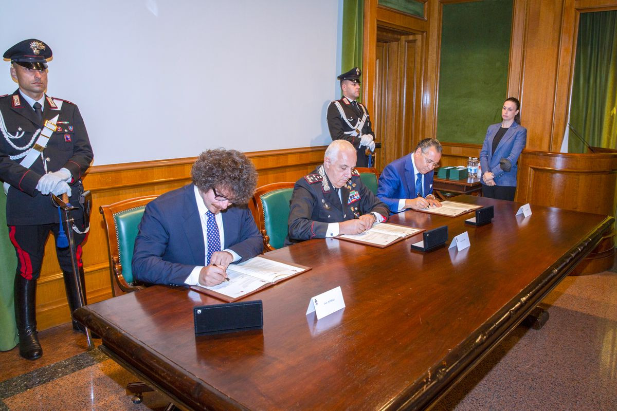 Chairman Kamel Ghribi with Honourable Teo Luzi, General Commander of the Carabinieri.