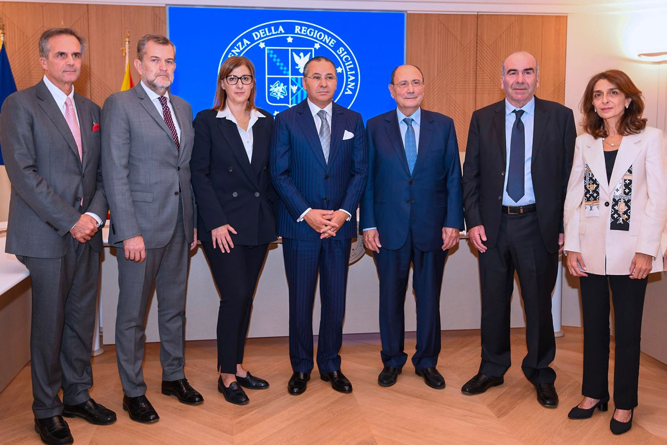 Chairman Kamel Ghribi with Honourables Renato Schifani President of Regione Sicilia, Roberto Colletti, General Director of Arnas Civico, Maria Mattarella, Secretary General of Regione Sicilia.
