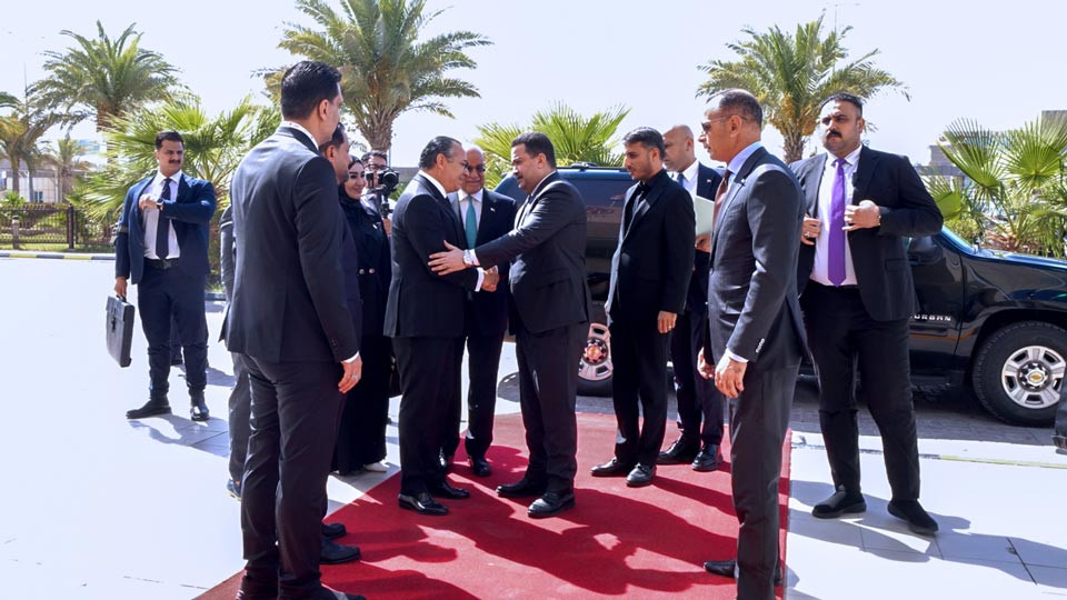 Kamel Ghribi with H.E. Mohammed Shia' Al-Sudani, Prime Minister of Iraq, Salih Mahdi Al-Hasnawi, Minister of Health of Iraq and Youssef Ghanawi, Governor of Najaf.