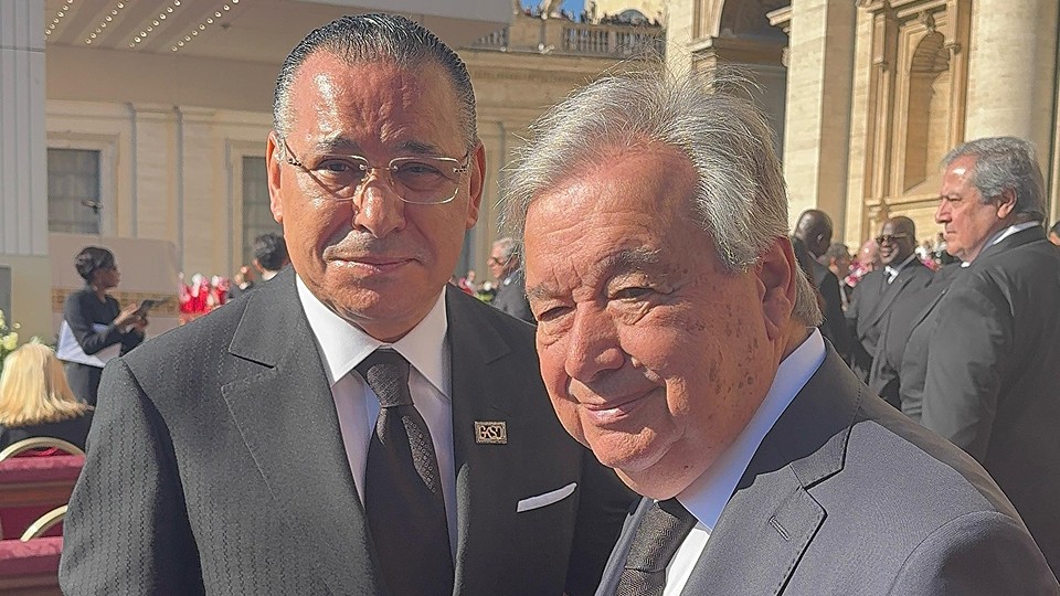Kamel Ghribi with António Guterres, Secretary-General of the United Nations.