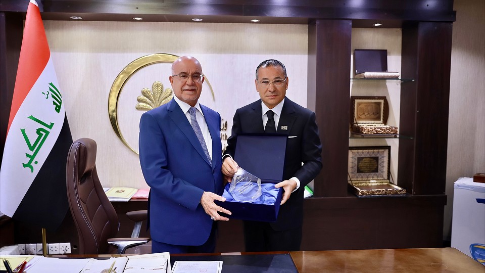 Kamel Ghribi with Salih al-Hasnawi, Health Minister of Iraq.