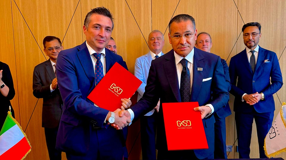 Kamel Ghribi signs a mou in Albania.