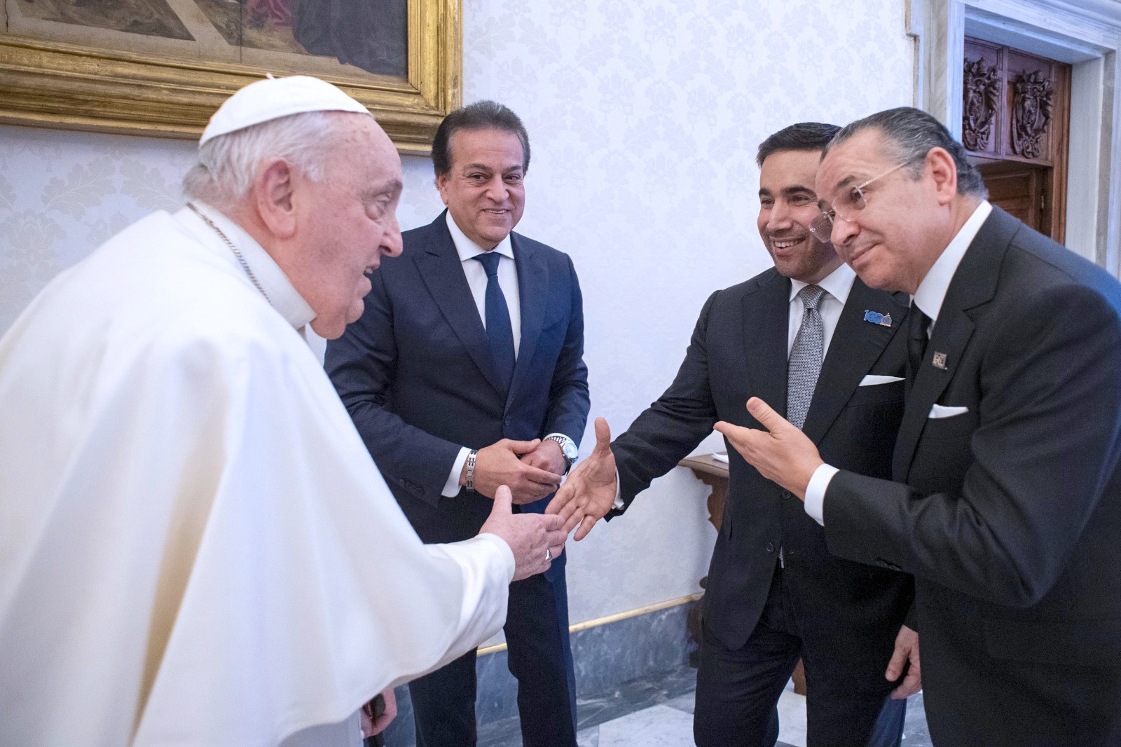 Kamel Ghribi with His Holiness Pope Francis, H.E. Ahmed Naser Al-Raisi, President of Interpol and Khaled Abdel Ghaffar, Minister of Health of the Arab Republic of Egypt.